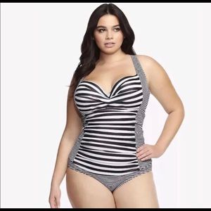 Torrid black and white swim suit size 2